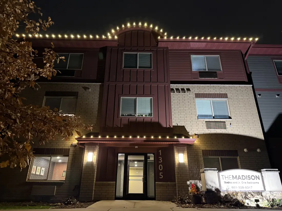 Commercial property prepared for holiday lighting